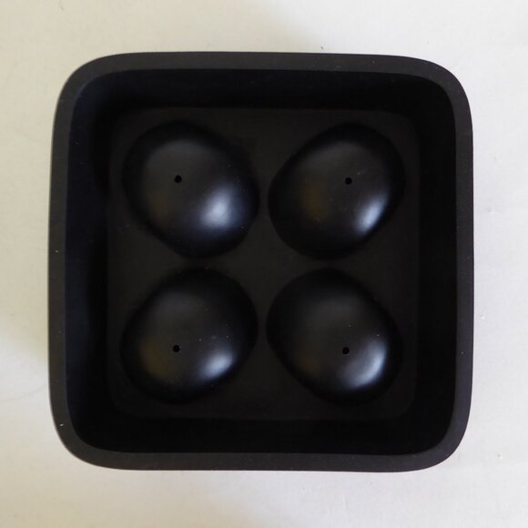 DINE ASIA BRAND TWO 3D SKULL ICE CUBE SILICONE TRAY MAKER MOLD FORMS (USED ONCE - Picture 8 of 12